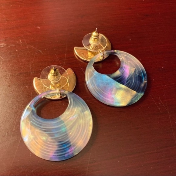 Cut Out Textured Celluloid Acetate Round Dangle Earrings in Blue and White - Picture 5 of 5